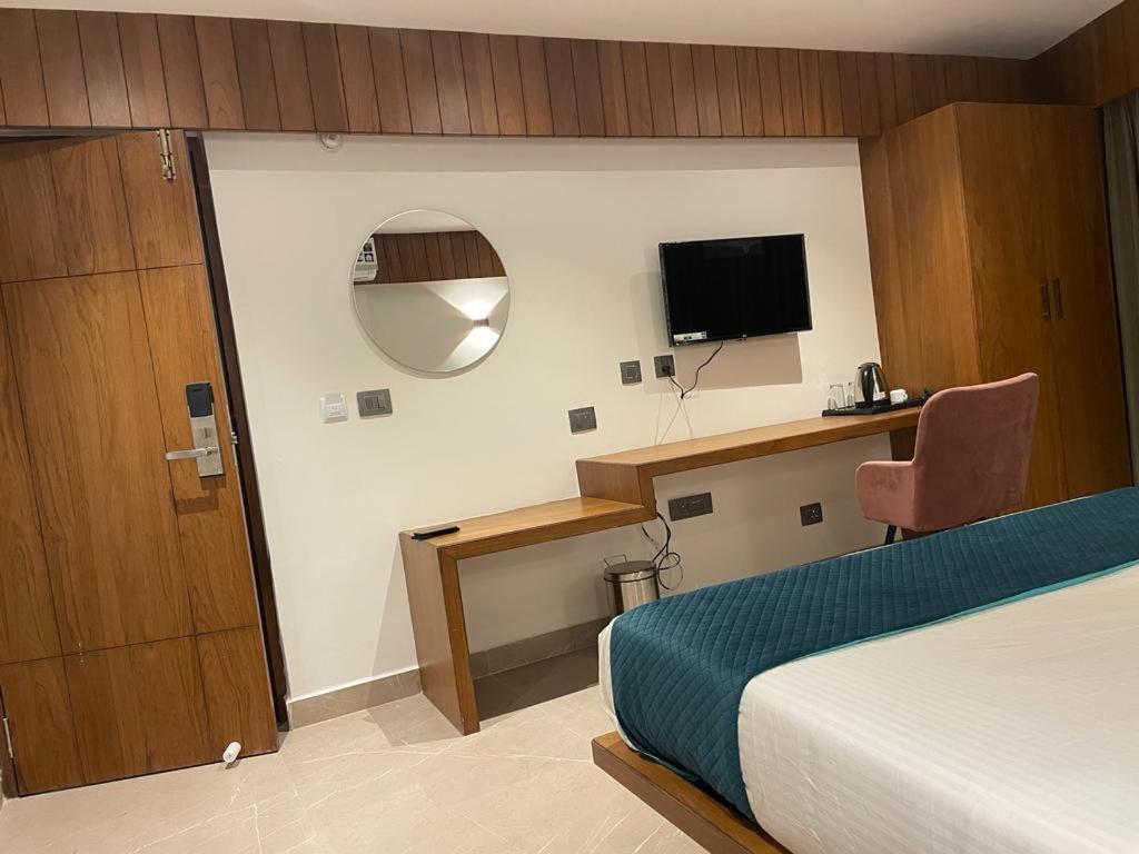 Hotel Emora Tree Mysore Phòng bức ảnh