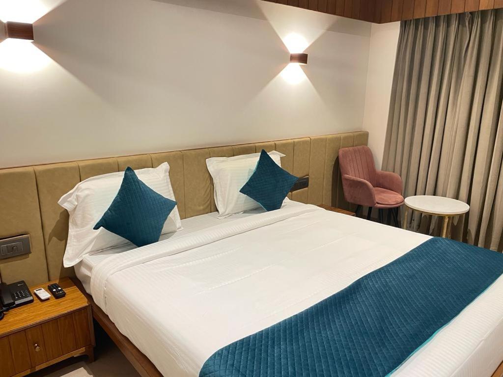 Hotel Emora Tree Mysore Phòng bức ảnh